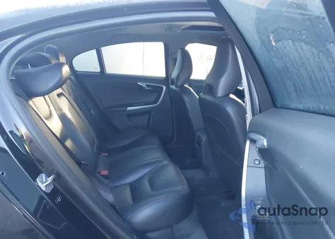 2015 Volvo S60 Premier из США, поврежденный, VIN YV1612TK4F1345481